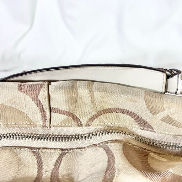Coach Carly Signature Optic Shoulder Bag No. H0826-11960 Beige 2008 - Picture 14 of 16